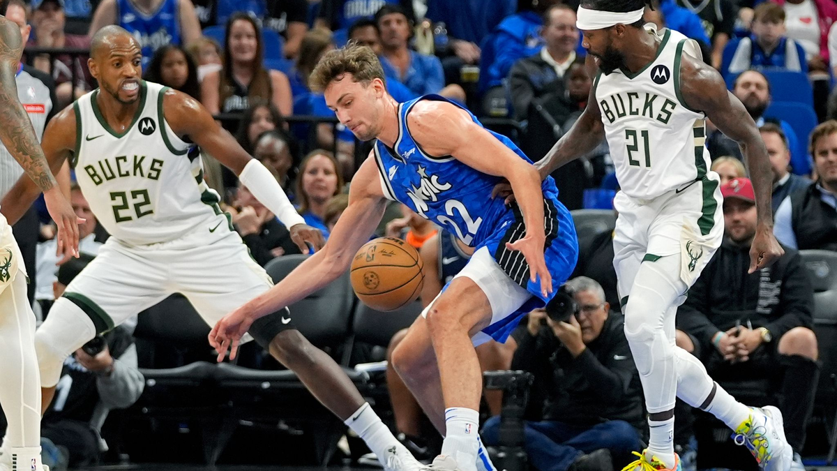 Franz Wagner (M) und die Orlando Magic haben die Playoffs erreicht. - Foto: John Raoux/AP/dpa
