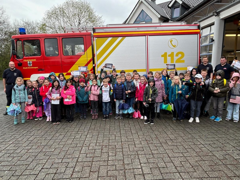 FW Drolshagen: Grundschulkinder zu Besuch bei der Feuerwehr - Foto: presseportal.de