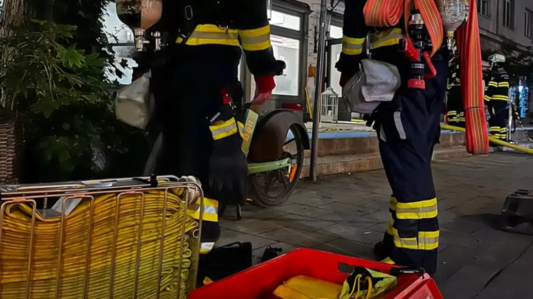 FW-M: Brand in Ladenzeile (Bogenhausen) - Bild: presseportal.de