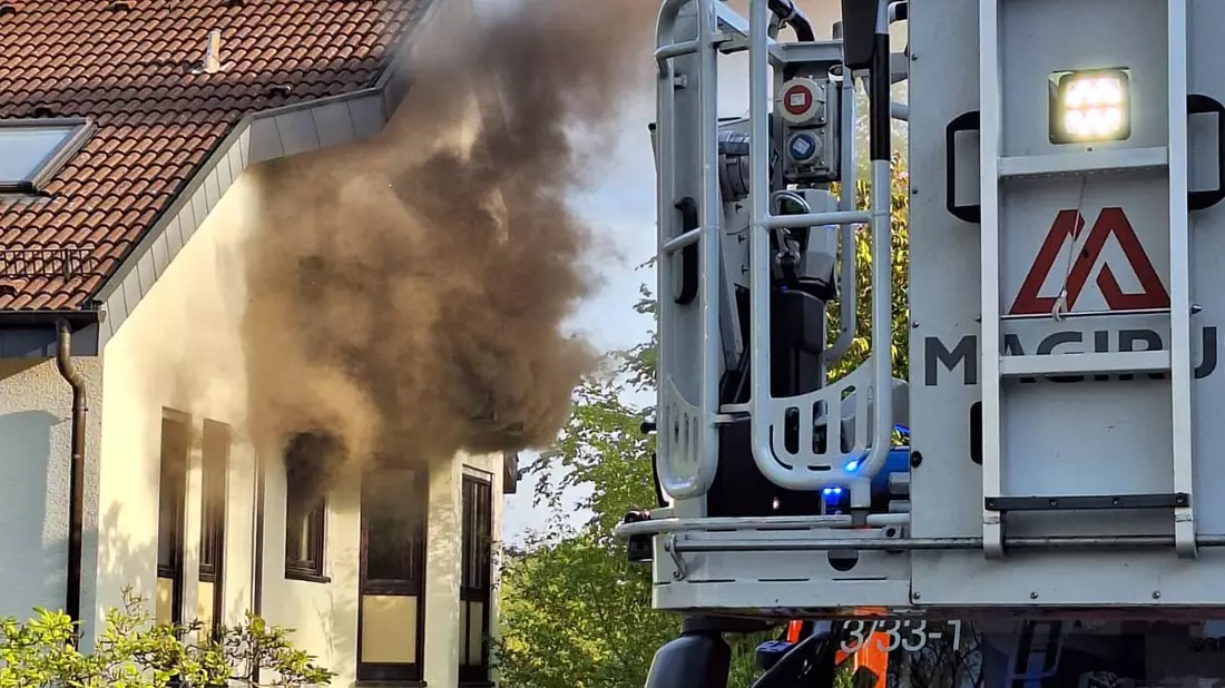 FW Stuttgart: Zimmerbrand mit starker Rauchentwicklung - Bild: presseportal.de