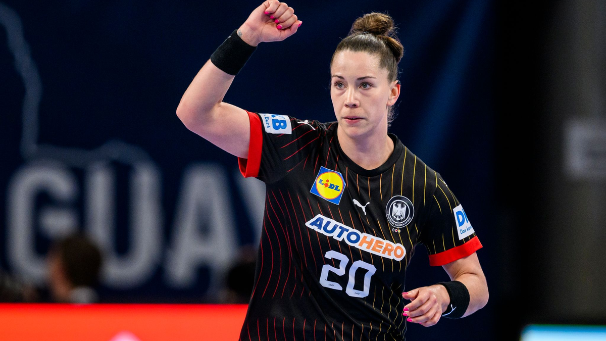 Deutschlands Emily Bölk jubelt nach einem Treffer. - Foto: Tom Weller/dpa