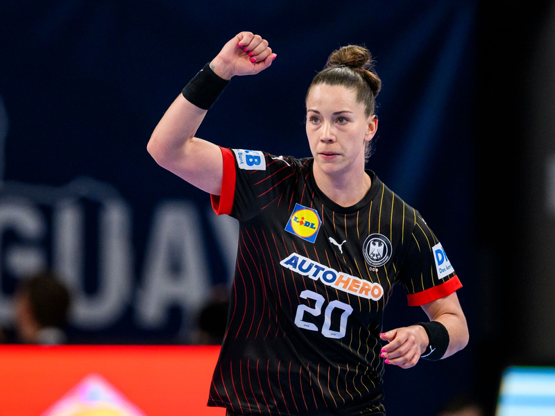 Deutschlands Emily Bölk jubelt nach einem Treffer. - Foto: Tom Weller/dpa