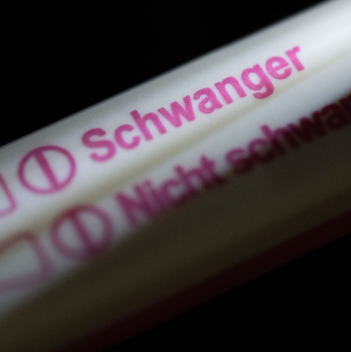 328 Abgeordnete mehrerer Fraktionen wollen, dass Abtreibung bis zum Ende der zwölften Schwangerschaftswoche nicht mehr grundsätzlich rechtswidrig ist. (Archivbild) - Foto: Marijan Murat/dpa