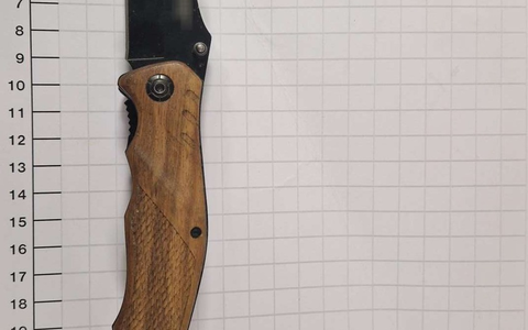 BPOL NRW: Bundespolizisten stellen im Dortmunder Hbf zwei Messer sicher - Foto: presseportal.de