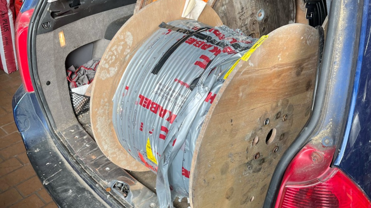 POL-COE: Dülmen, Wierlings Kamp/ Fünf Männer vorläufig festgenommen - Foto: presseportal.de