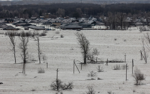 Das überschwemmte Gebiet am Rande von Orenburg. - Foto: AP/dpa
