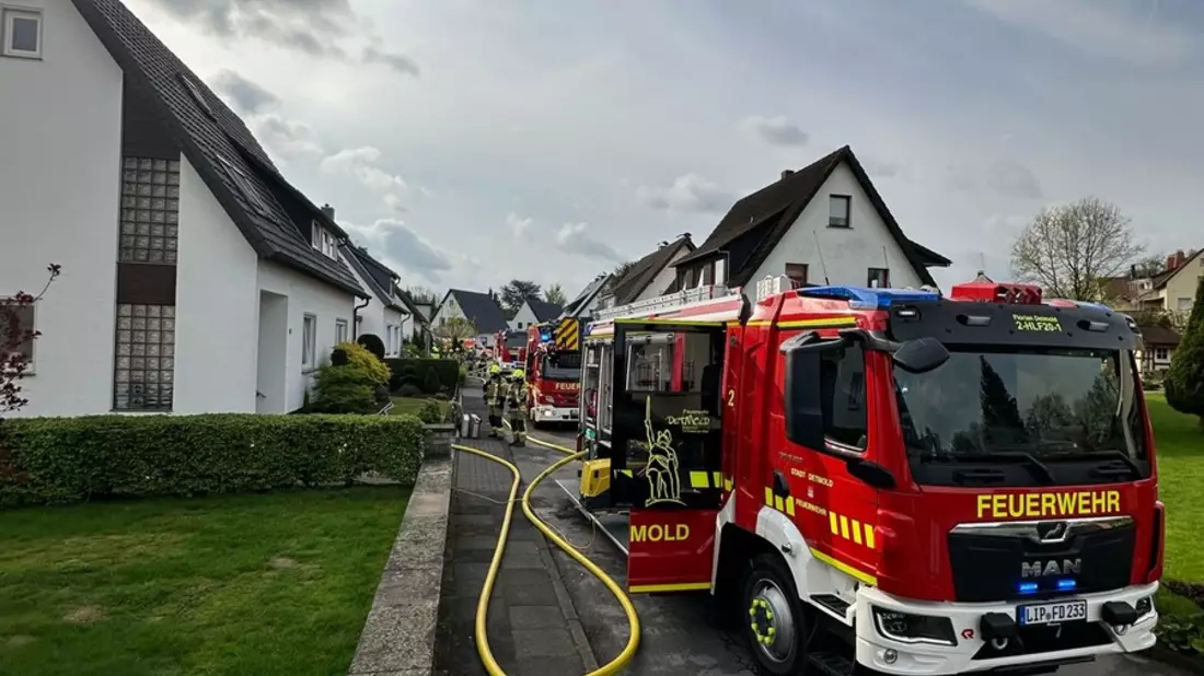 FW-DT: Zwei Brände hielten die Feuerwehr Detmold am Montagmorgen auf Trab - Bild: presseportal.de
