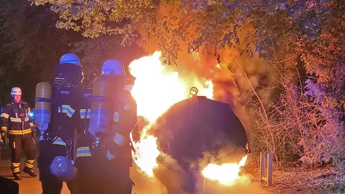 FW-M: Nächtlicher Mülltonnenbrand (Laim) - Bild: presseportal.de