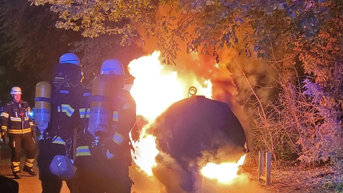 FW-M: Nächtlicher Mülltonnenbrand (Laim) - Foto: presseportal.de