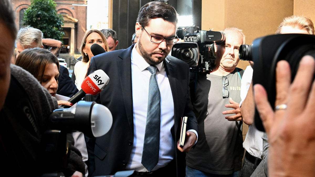 Umringt von Medienvertretern: Bruce Lehrmann. - Foto: Bianca De Marchi/AAP/dpa