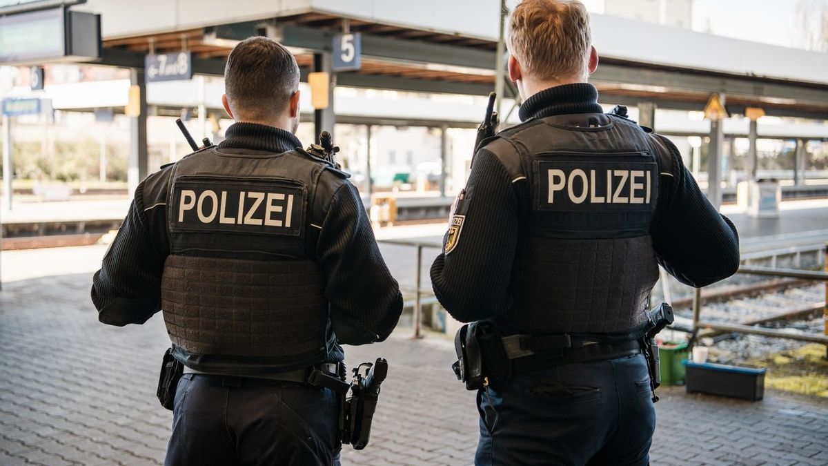 Bundespolizeidirektion München: In 16 Fällen polizeibekannt/ Bundespolizei landet drei Fahndungstreffer bei einer Kontrolle - Foto: presseportal.de