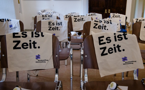 Was kostet die Gewalt an Frauen? / Bundesstiftung Gleichstellung on Tour in Heidenheim an der Brenz zu Partnerschaftsgewalt - Foto: presseportal.de