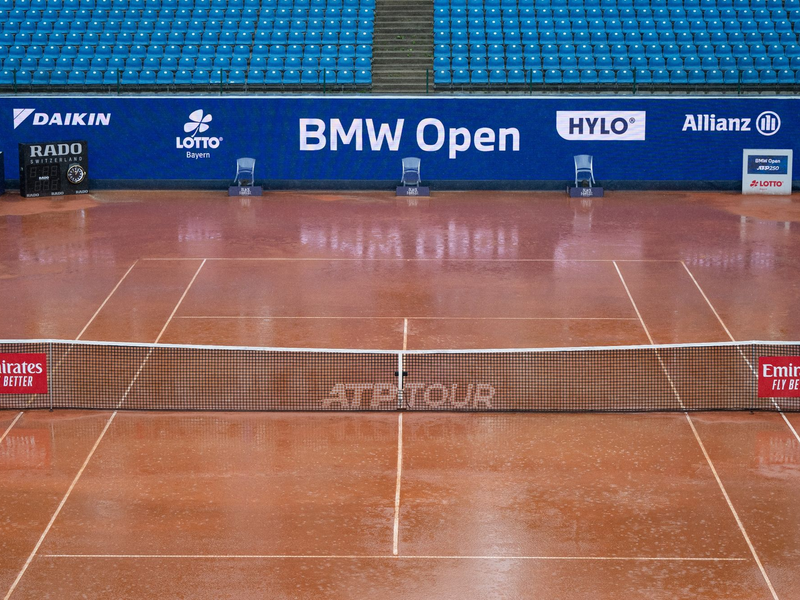 Das Turnier in München hat mit einer langen Regenpause begonnen. - Foto: Lukas Barth/dpa