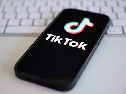 Tiktok droht eine Verbannung aus amerikanischen App Stores. - Foto: Robert Michael/dpa