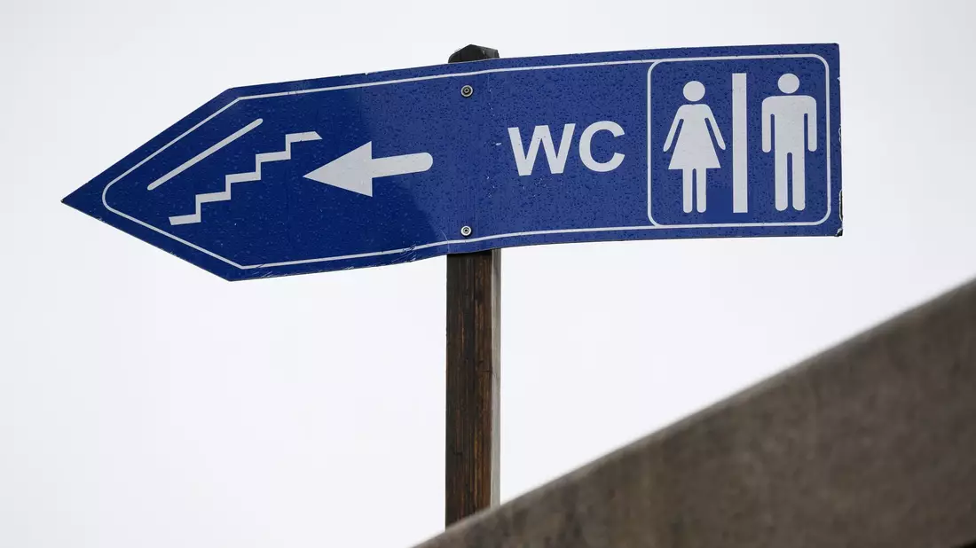 Künftig wird es in Amsterdam mehr öffentliche Toilettenangebote für Frauen geben. - Bild: Robert Michael/dpa