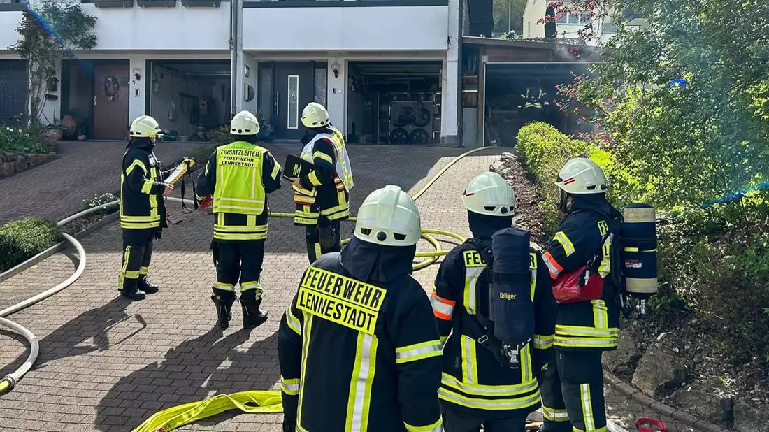 FW-OE: Garagenbrand in Grevenbrück - Wohnung unbewohnbar - Bild: presseportal.de