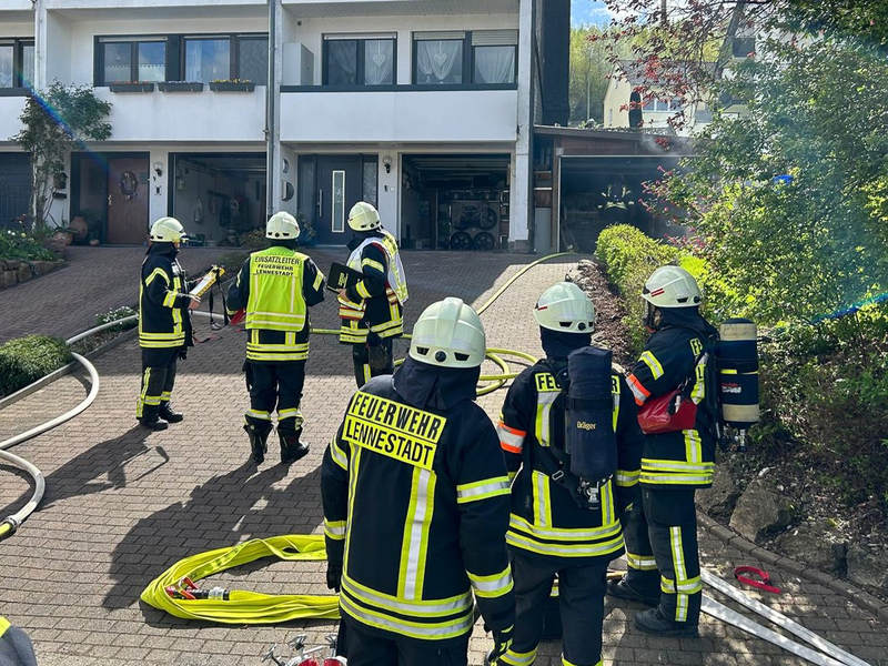 FW-OE: Garagenbrand in Grevenbrück - Wohnung unbewohnbar - Foto: presseportal.de