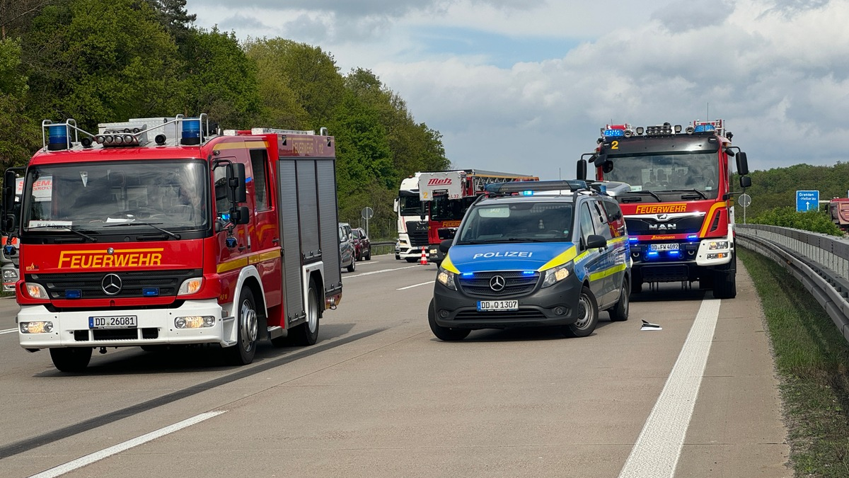 FW Dresden: Brand in einem Wohngebäude & Verkehrsunfall auf der BAB 4 - Foto: presseportal.de