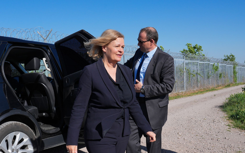 Bundesinnenministerin Nancy Faeser (SPD) besichtigt die «Grüne Grenze» zwischen der Türkei und Bulgarien. - Foto: Soeren Stache/dpa Bundesinnenministerin Nancy Faeser (SPD) besichtigt die «Grüne Grenze» zwischen der Türkei und Bulgarien. - Foto: Soeren Stache/dpa