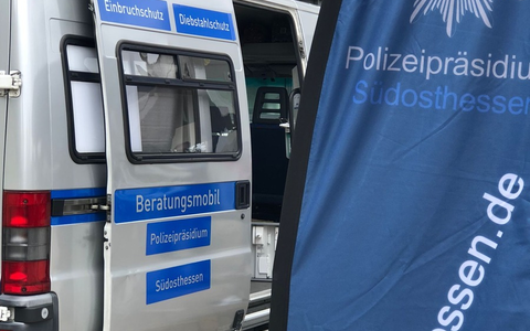 POL-OF: Experten geben hilfreiche Tipps in Sachen Einbruchsschutz und Betrugsmaschen: Beratungsmobil des Polizeipräsidiums Südosthessen auf dem Marktplatz - Foto: presseportal.de