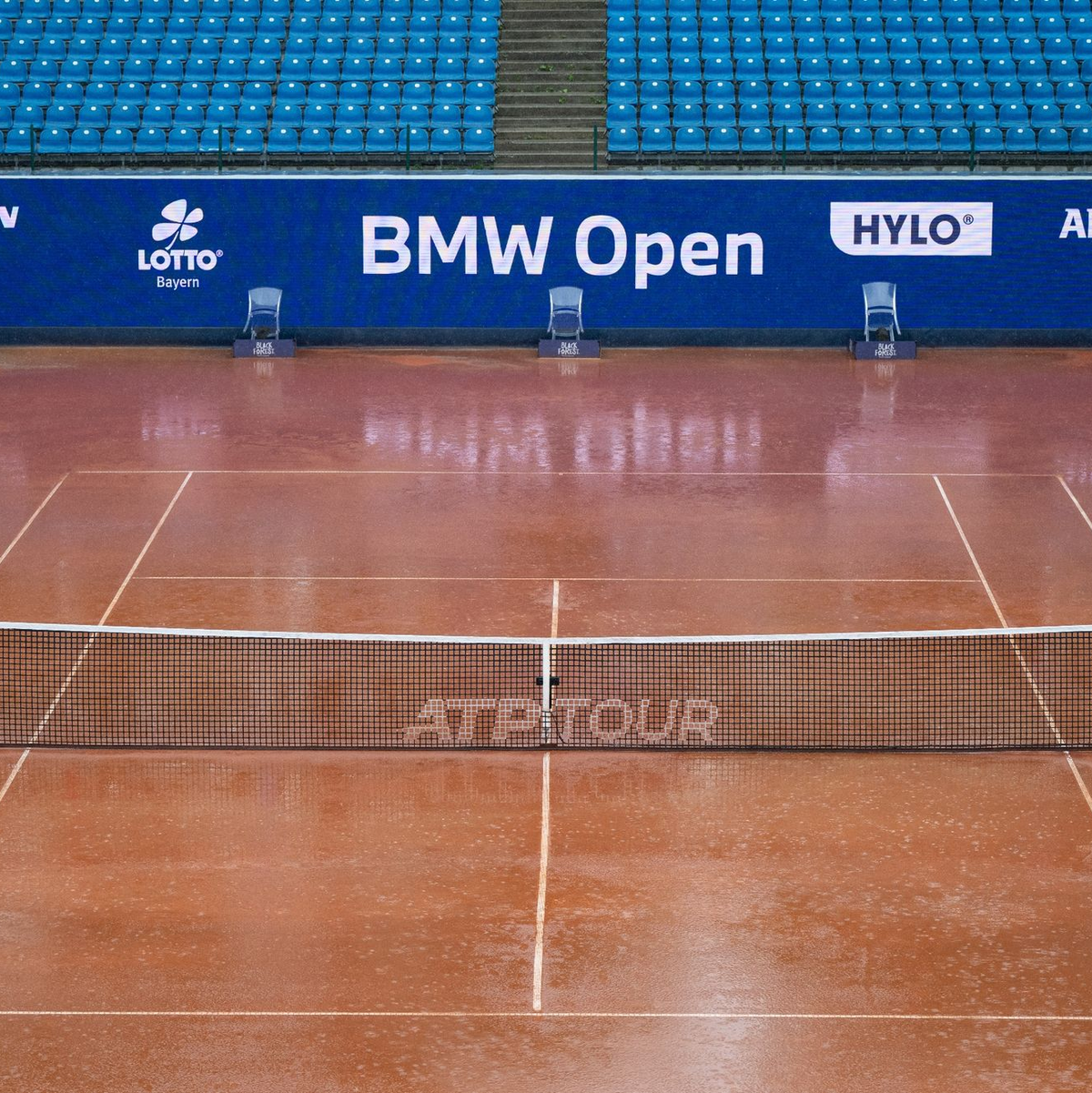 Das Turnier in München hat erst nach einer längeren Regenpause begonnen. - Foto: Lukas Barth/dpa