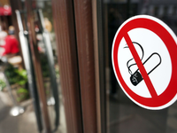 In Großbritannien diskutiert man ein umstrittenes Rauchverbot. Das Vorhaben von Premierminister Sunak führt auch zu innerparteilichen Streitigkeiten. - Foto: Martin Gerten/dpa