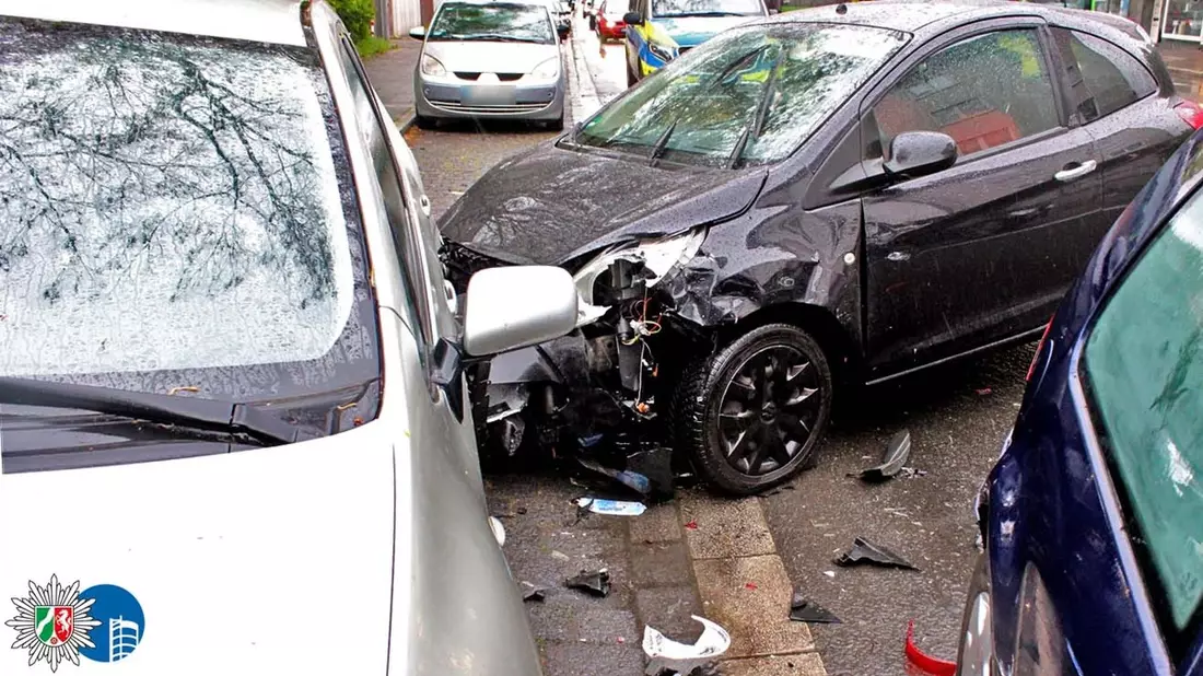 POL-OB: Insgesamt fünf Fahrzeuge bei Verkehrsunfall beschädigt - Führerschein beschlagnahmt - Eine Person leicht verletzt - Bild: presseportal.de