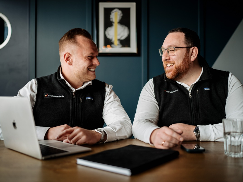 Warum sind Beamtenberufe so attraktiv? Experten der DMV Deutsche Mittelstandsversorgung GmbH klären auf - das können mittelständische Unternehmen vom Staat lernen - Foto: presseportal.de