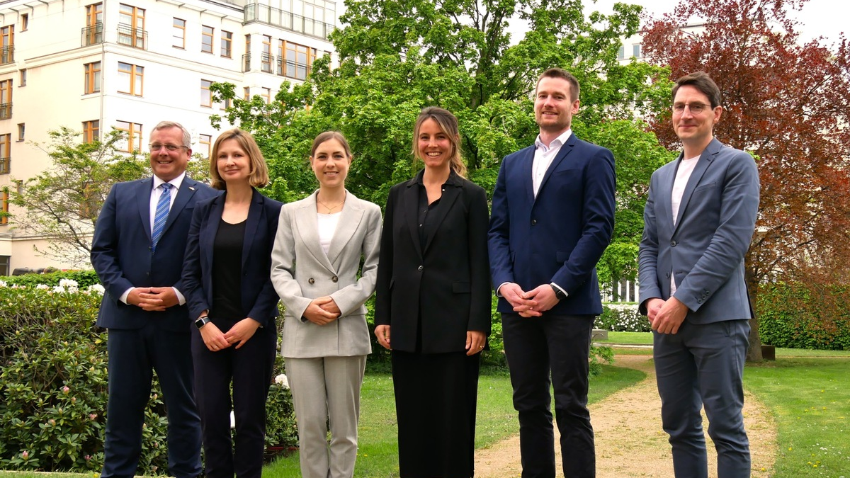 Jungakademiker erhalten Wissenschaftspreis - Foto: presseportal.de