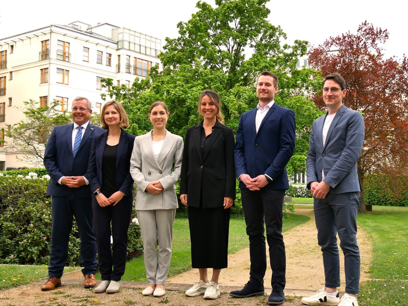 Jungakademiker erhalten Wissenschaftspreis - Foto: presseportal.de