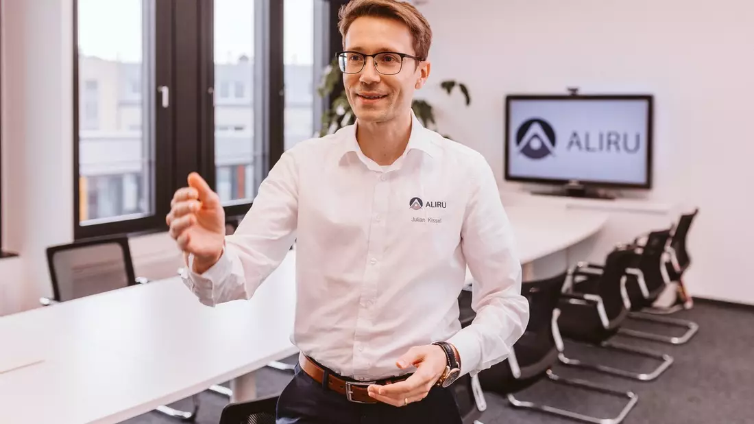Julian Kissel von der Aliru GmbH: Mehr Sales und entlasteter Vertrieb dank automatischer Angebotserstellung - Bild: presseportal.de