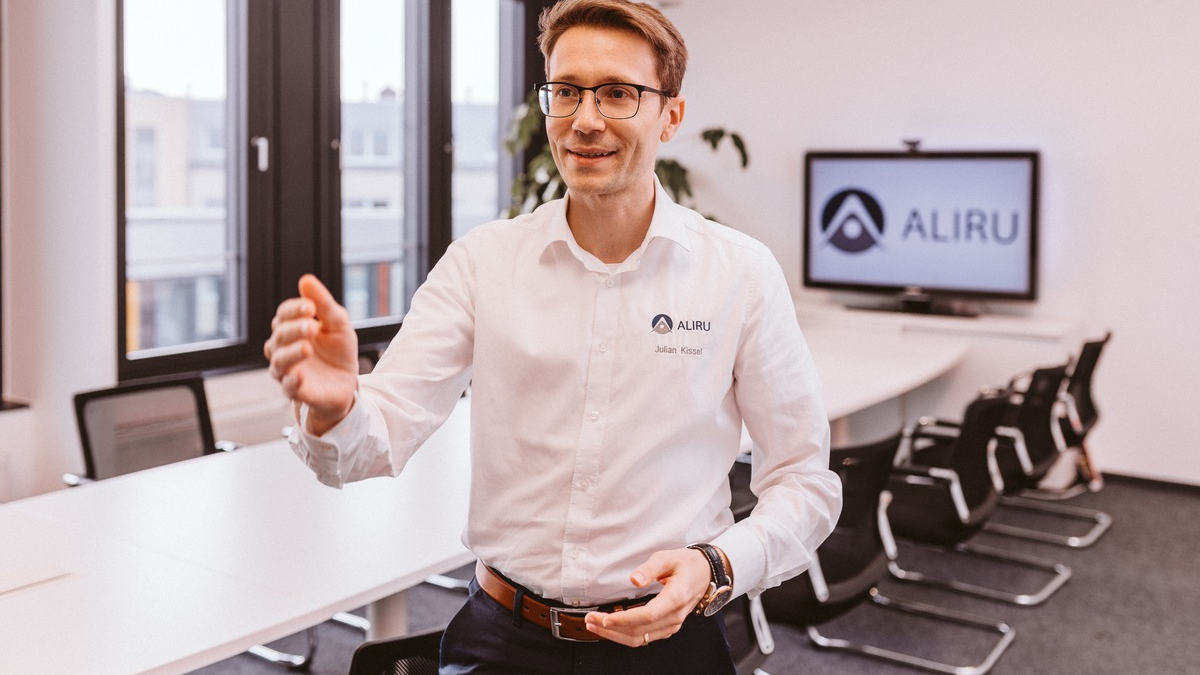Julian Kissel von der Aliru GmbH: Mehr Sales und entlasteter Vertrieb dank automatischer Angebotserstellung - Foto: presseportal.de