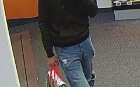 LPI-GTH: Öffentlichkeitsfahndung nach Diebstahl in Elektronikgeschäft - Foto: presseportal.de