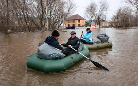 «Begeben Sie sich unverzüglich an einen sicheren Ort!» - Foto: v.v.smolnikov/AP/dpa
