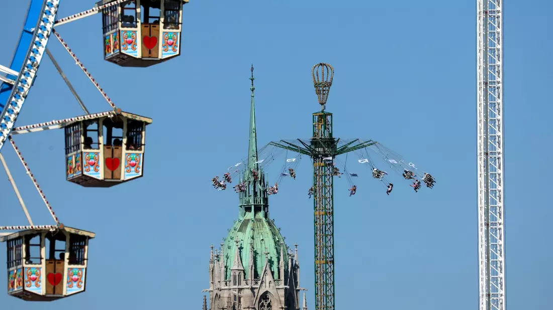 Auf der Wiesn ist das Kiffen komplett verboten. - Bild: Karl-Josef Hildenbrand/dpa