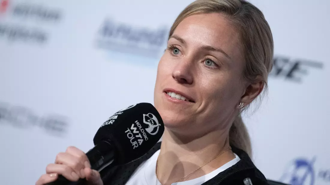 Angelique Kerber verlässt nach ihrer Niederlage den Centre Court in Stuttgart. - Bild: Marijan Murat/dpa