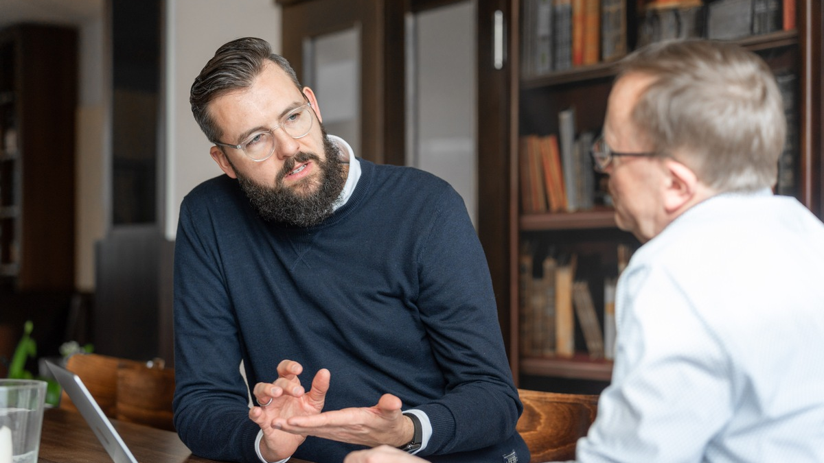 Experte warnt vor Social-Recruiting: Eine kritische Analyse von Thomas Philipzig für die Logistik- und Produktionsbranche - Foto: presseportal.de