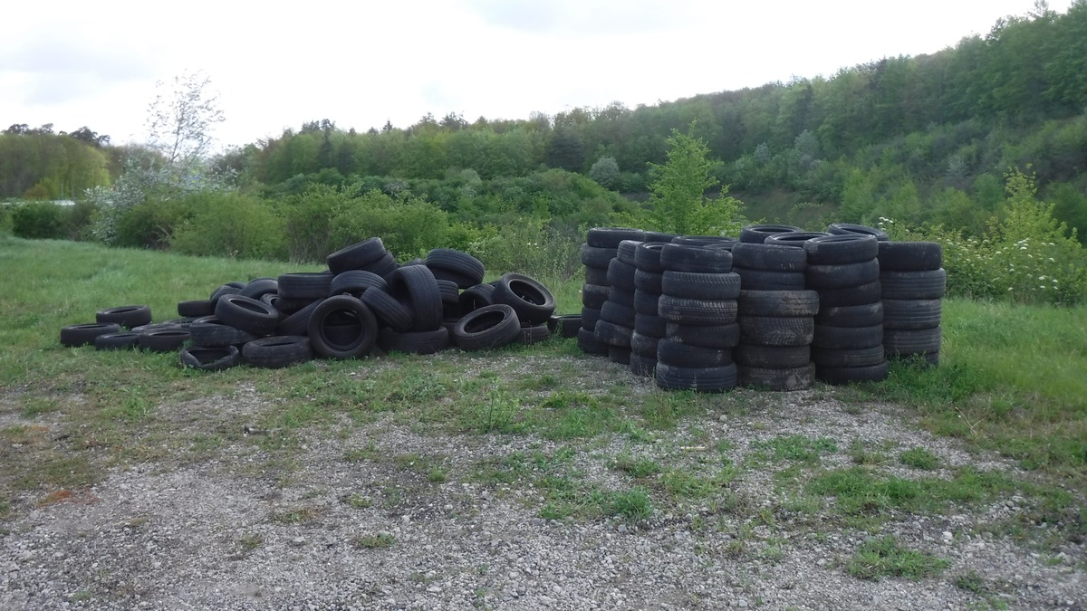 POL-LB: BAB 81/Ehningen: Mehr als 100 Reifen illegal entsorgt - Zeugen gesucht - Foto: presseportal.de