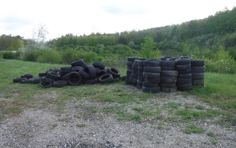 POL-LB: BAB 81/Ehningen: Mehr als 100 Reifen illegal entsorgt - Zeugen gesucht - Foto: presseportal.de