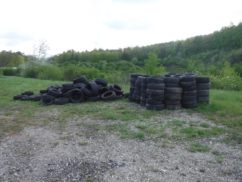 POL-LB: BAB 81/Ehningen: Mehr als 100 Reifen illegal entsorgt - Zeugen gesucht - Foto: presseportal.de
