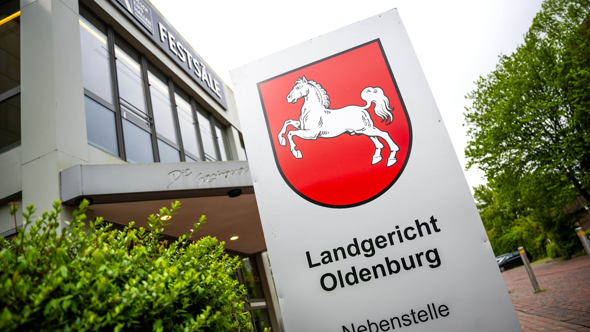 In dem Prozess am Landgericht Oldenburg soll der Skandal um die teure Reparatur des Marine-Segelschulschiffs «Gorch Fock» aufgeklärt werden. - Foto: Sina Schuldt/dpa