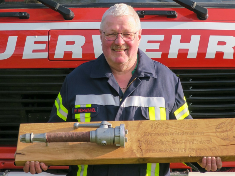 FW Flotwedel: Offensens Ehrenortsbrandmeister Wilhelm Mohwinkel mit Einsatzübung in die Ehrenabteilung verabschiedet - Foto: presseportal.de