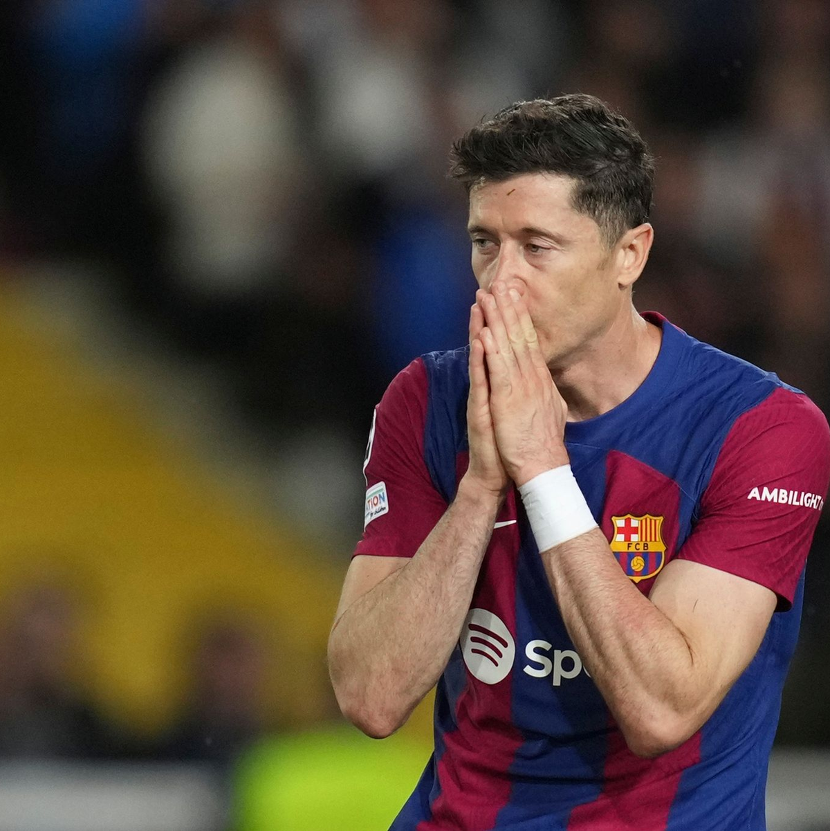 Artistisch: Bradley Barcola gewinnt mit Paris Saint-Germain verdient beim FC Barcelona. - Foto: Emilio Morenatti/AP/dpa