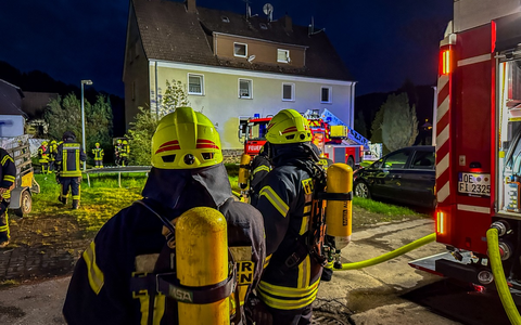 FW Finnentrop: Feuer in Mehrfamilienhaus - Foto: presseportal.de