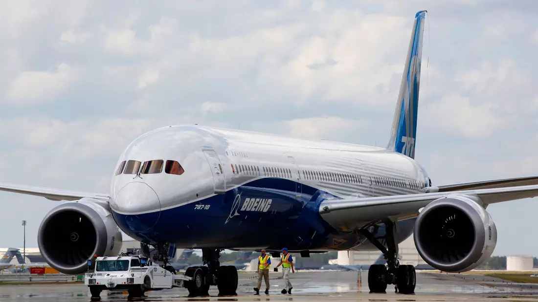 Beim Modell 787 «Dreamliner» soll Boeing gegen eigene Qualitätsvorgaben verstoßen - so behauptet es ein Whistleblower. Der Konzern weist die Vorwürfe zurück. - Bild: Mic Smith/AP/dpa
