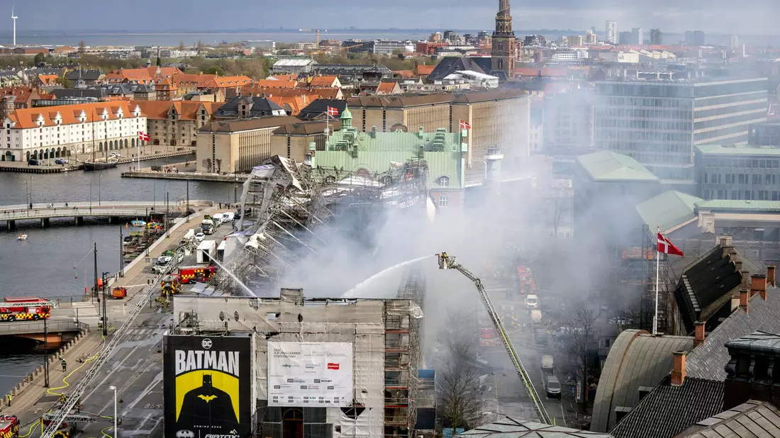 Ein Feuer brach in einem der ältesten Gebäude Kopenhagens aus. - Bild: Ida Marie Odgaard/Ritzau Scanpix Foto/AP