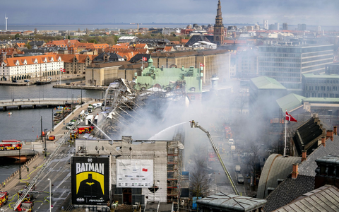 Ein Feuer brach in einem der ältesten Gebäude Kopenhagens aus. - Foto: Ida Marie Odgaard/Ritzau Scanpix Foto/AP