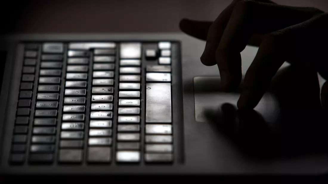  Das Bundesamt für Verfassungsschutz warnt vor der Gefahr, die von den Schadprogrammen «Moonshine» und «BadBazaar» ausgeht. (Archivfoto) - Bild: Karl-Josef Hildenbrand/dpa