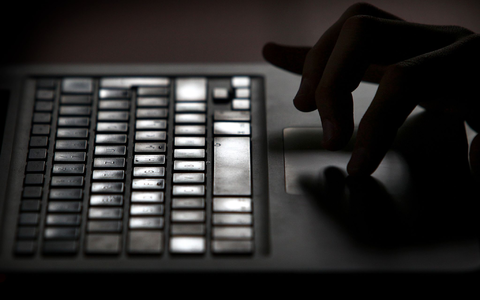 Das Bundesamt für Verfassungsschutz warnt vor der Gefahr, die von den Schadprogrammen «Moonshine» und «BadBazaar» ausgeht. (Archivfoto) - Foto: Karl-Josef Hildenbrand/dpa Das Bundesamt für Verfassungsschutz warnt vor der Gefahr, die von den Schadprogrammen «Moonshine» und «BadBazaar» ausgeht. (Archivfoto) - Foto: Karl-Josef Hildenbrand/dpa