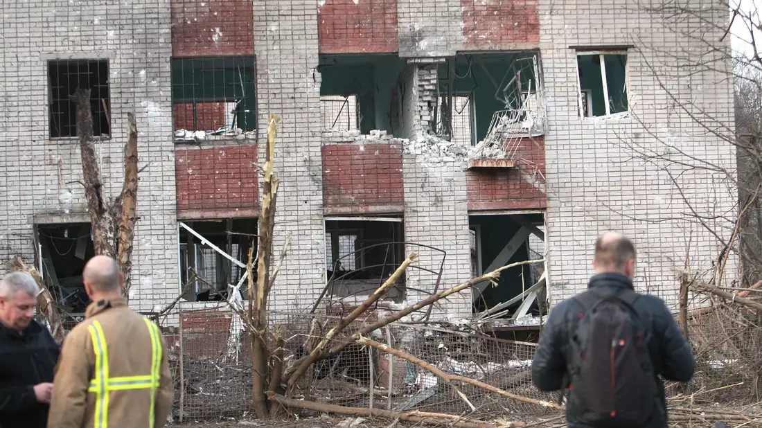Infolge eines russischen Raketenangriffs auf einen Kindergarten und eine Hochschule sind in der ukrainischen Großstadt Dnipro mehrere Menschen, darunter auch Kinder, verletzt worden. - Bild: -/https://photonew.ukrinform.com/ Ukrinform/dpa